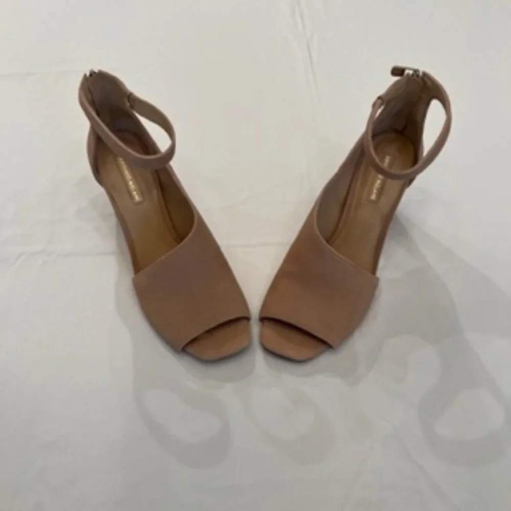 Antonio Melani High Heels. Size 9.5. Beige